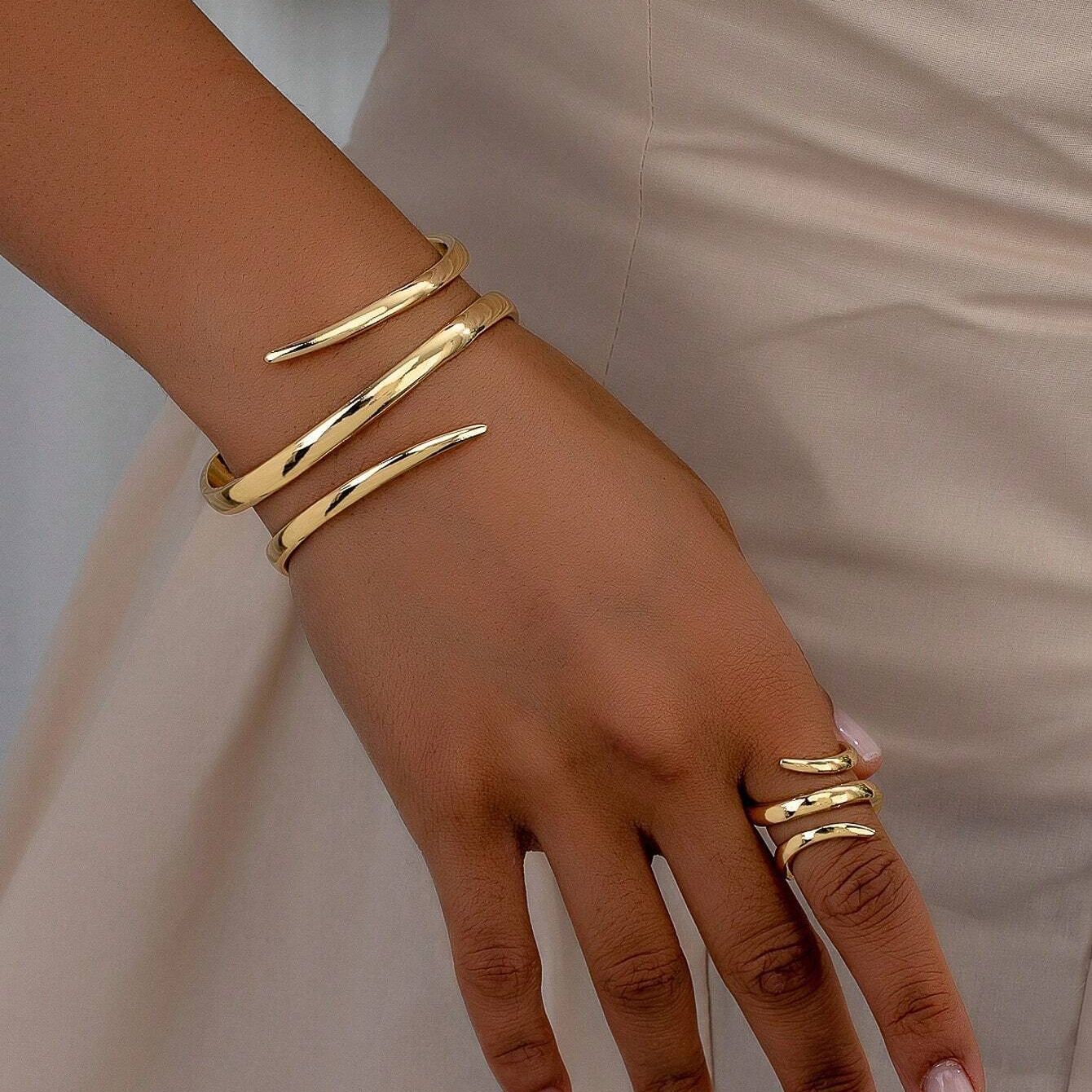 Elegant Water Drop Line Bracelet – Hollow Design, Adjustable Metal Jewelry (Gold/Silver)
