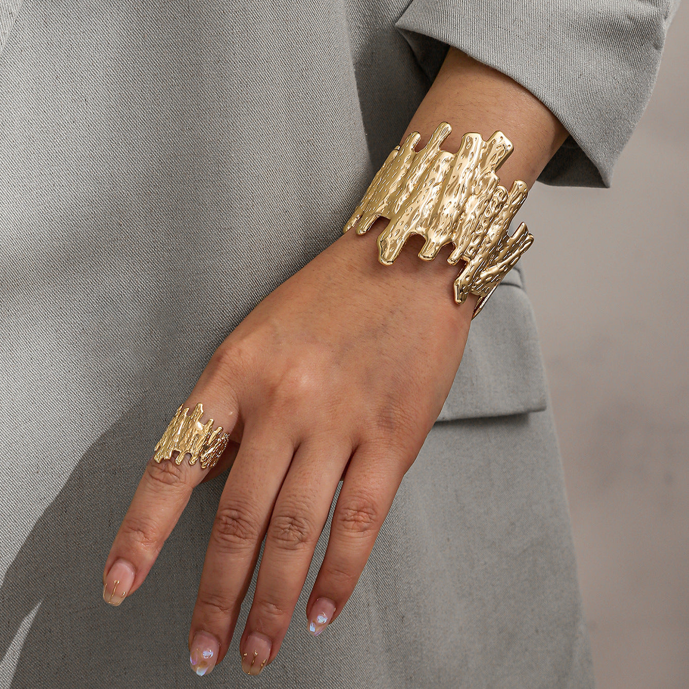 Elegant Water Drop Line Bracelet – Hollow Design, Adjustable Metal Jewelry (Gold/Silver)