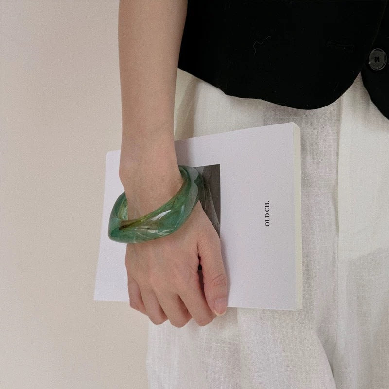 Geometric Irregular Acrylic Bangle – Retro Chic, Elegant Statement Bracelet