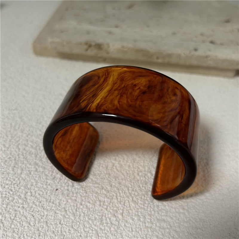 Geometric Irregular Acrylic Bangle – Retro Chic, Elegant Statement Bracelet