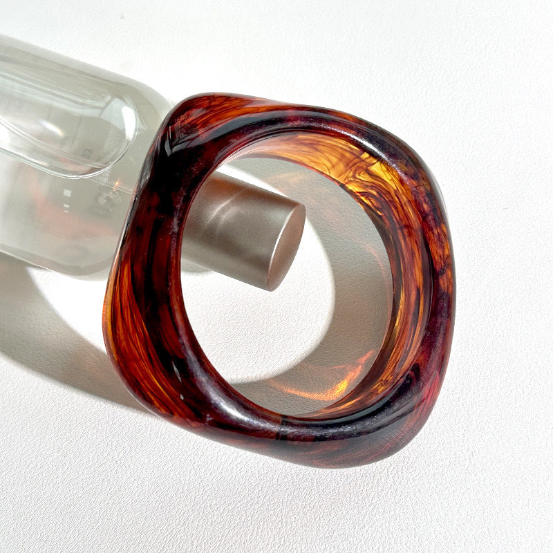 Geometric Irregular Acrylic Bangle – Retro Chic, Elegant Statement Bracelet
