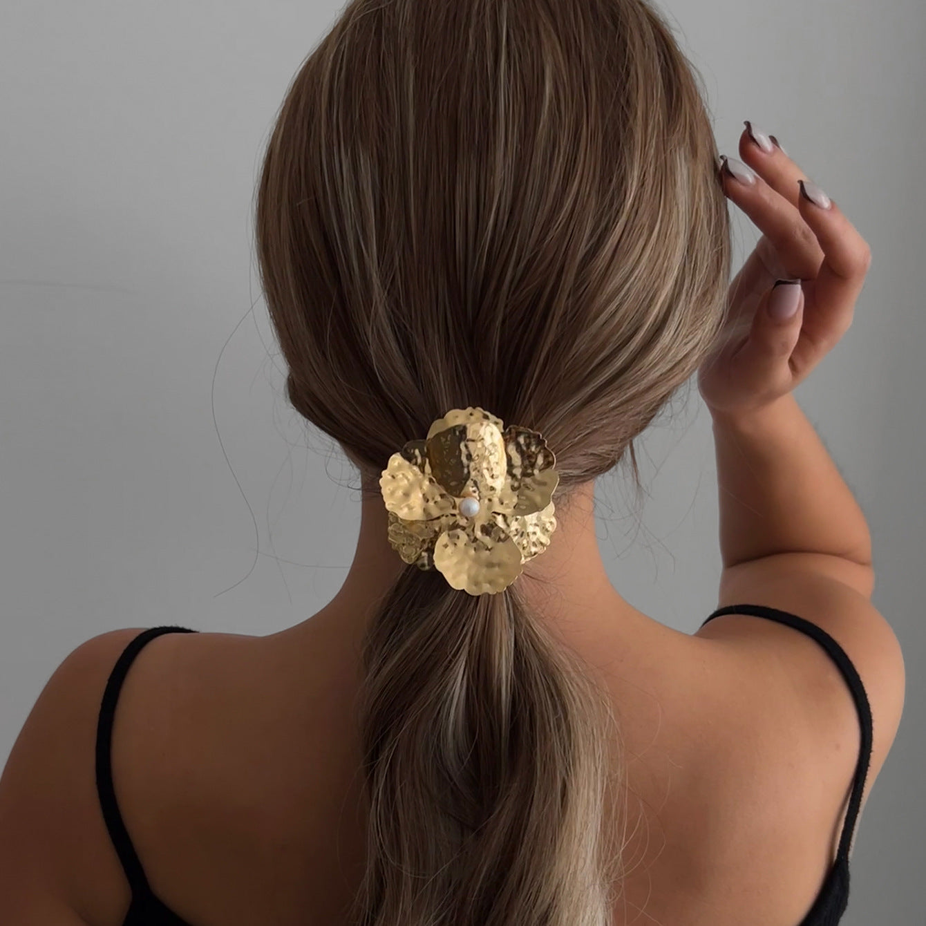 Elegant Ponytail Hair Ring – Metallic Bow & Flower Design