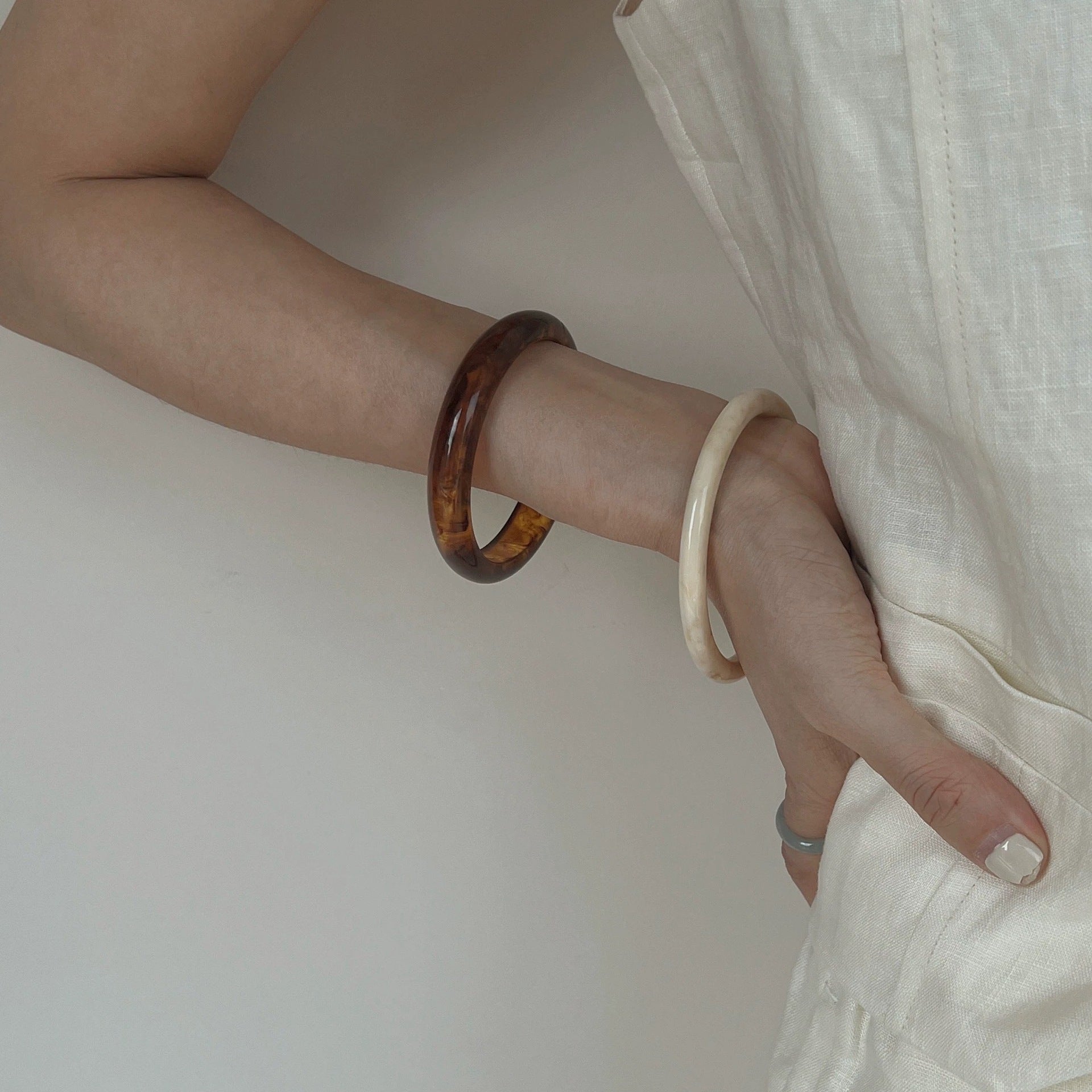 Geometric Irregular Acrylic Bangle – Retro Chic, Elegant Statement Bracelet