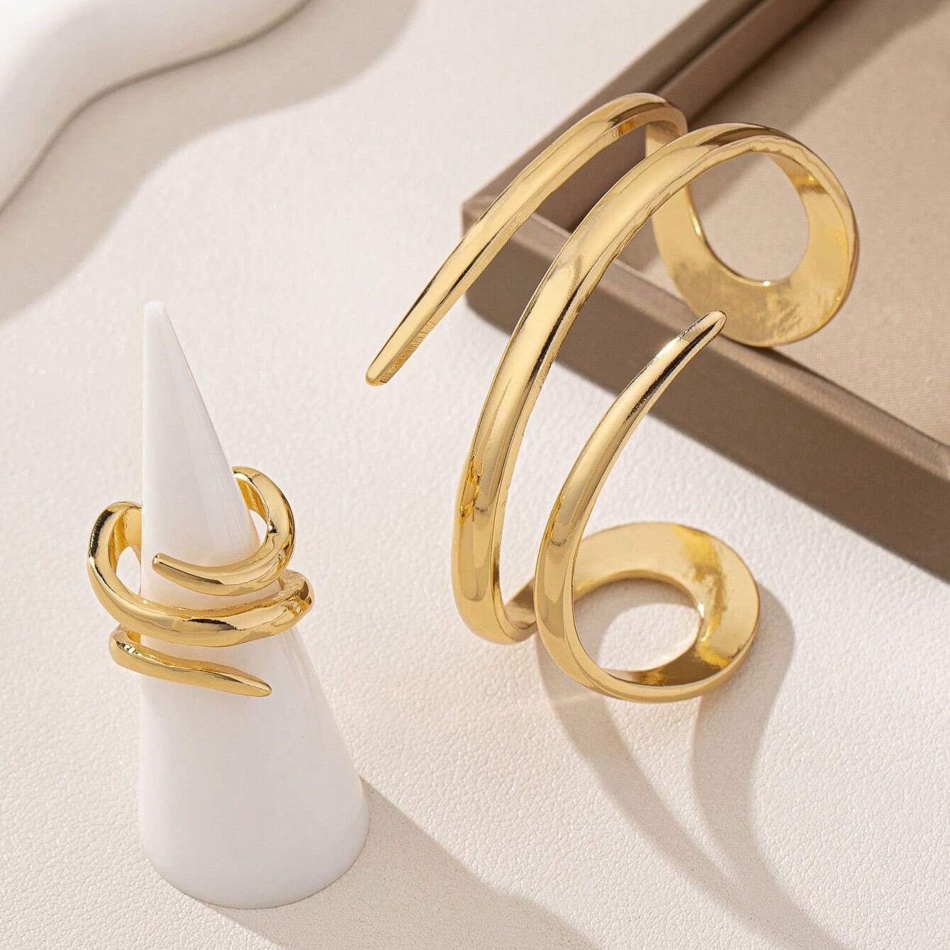Elegant Water Drop Line Bracelet – Hollow Design, Adjustable Metal Jewelry (Gold/Silver)