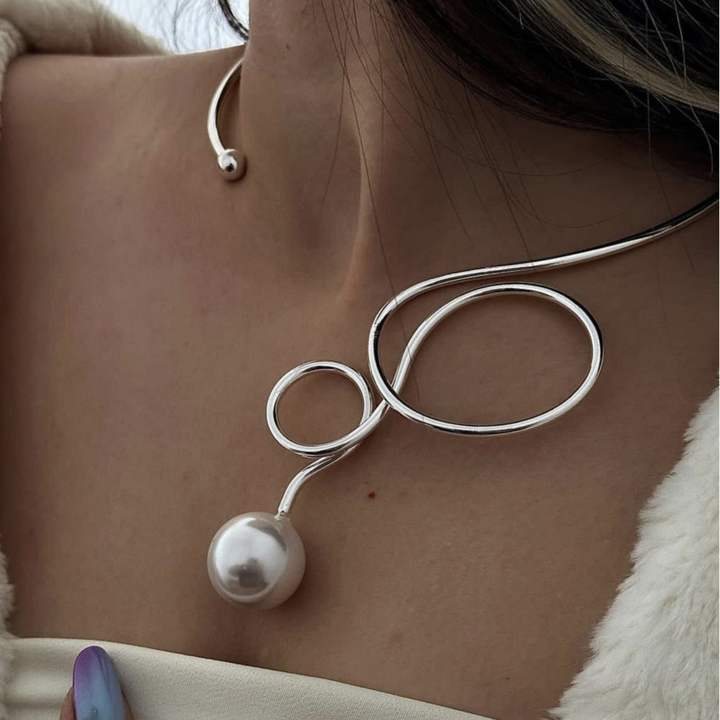 Bow Knot Pearl Metal Collar Necklace – Elegant Fashion Statement