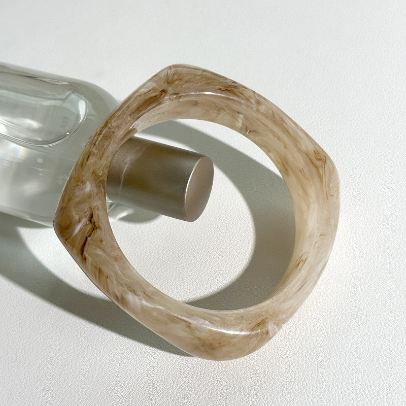 Geometric Irregular Acrylic Bangle – Retro Chic, Elegant Statement Bracelet
