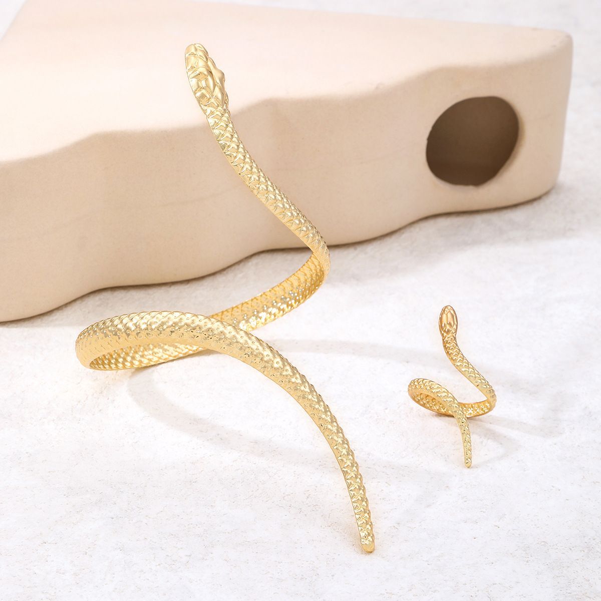 Elegant Water Drop Line Bracelet – Hollow Design, Adjustable Metal Jewelry (Gold/Silver)
